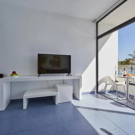 Lovely View Apartment *